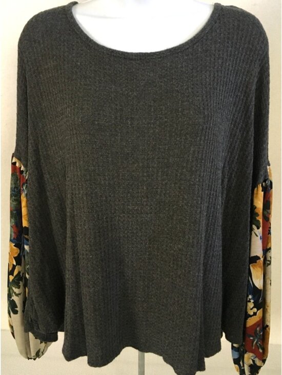 entro Tops - Entro Top Size M Dark Gray Front Back with Floral 3/4 Sleeves Round Neckline